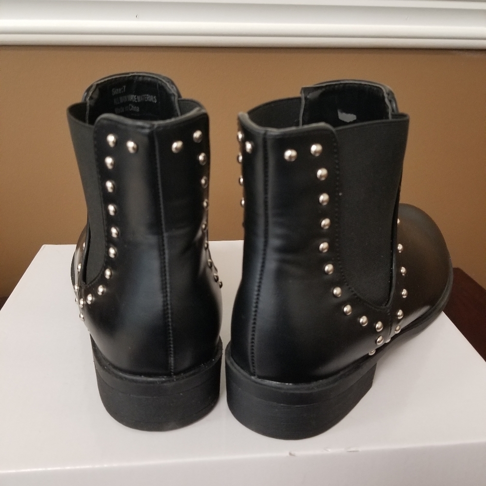 OLIVIA MILLER Black Ankle Boot sz7